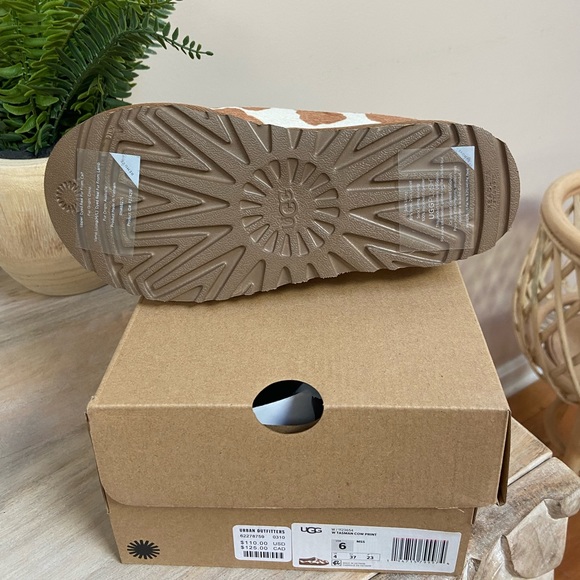 NIB UGG LIMITED EDITION COW PRINT TASMAN SLIPPER CLOGS Size 6 - Picture 8 of 8